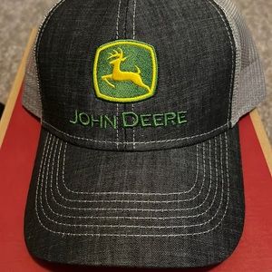 John Deere snap back. Great condition